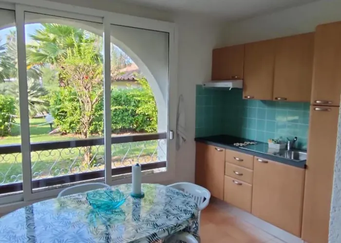 Climatizzato Di 42 Mq A Marina Di Bravone A 200m Dalla *