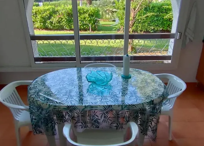 Climatizzato Di 42 Mq A Marina Di Bravone A 200m Dalla Linguizzetta